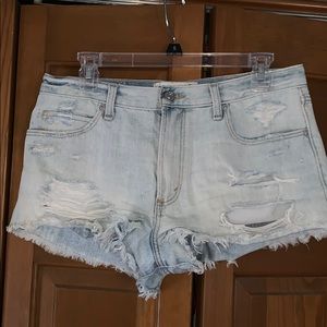 Abercrombie & Fitch - high rise jean short